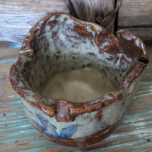 Vintage Uniquely Shaped Pottery Small Bowl - Picture 5 of 6